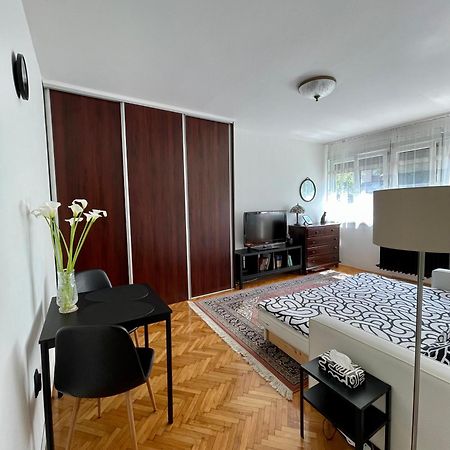 Apartment Mirochka Belgrado Esterno foto