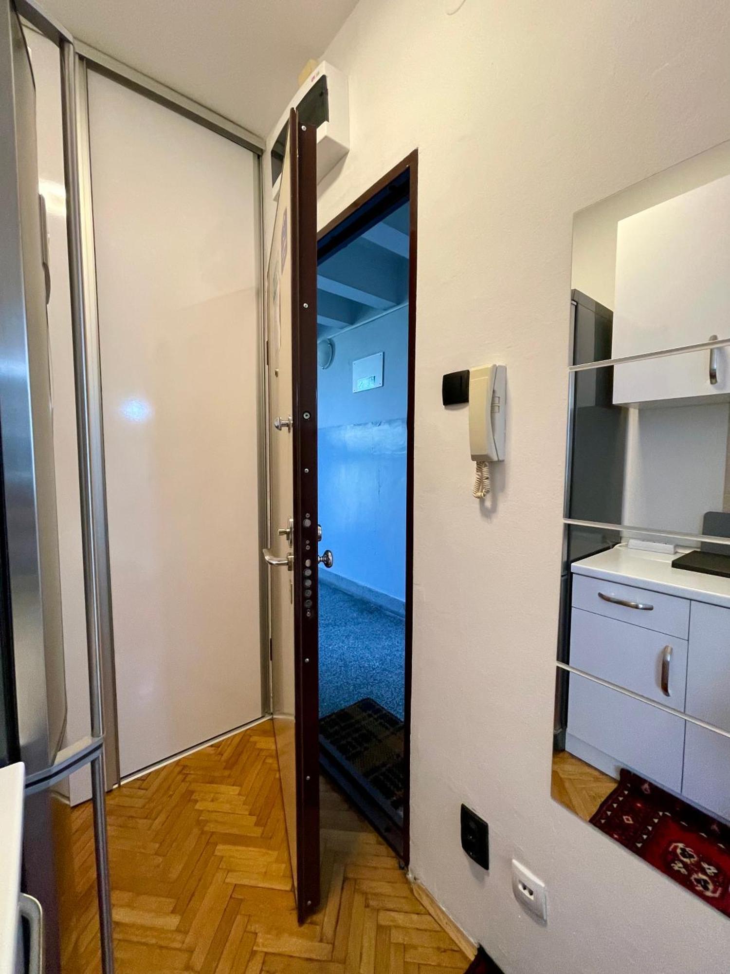 Apartment Mirochka Belgrado Esterno foto